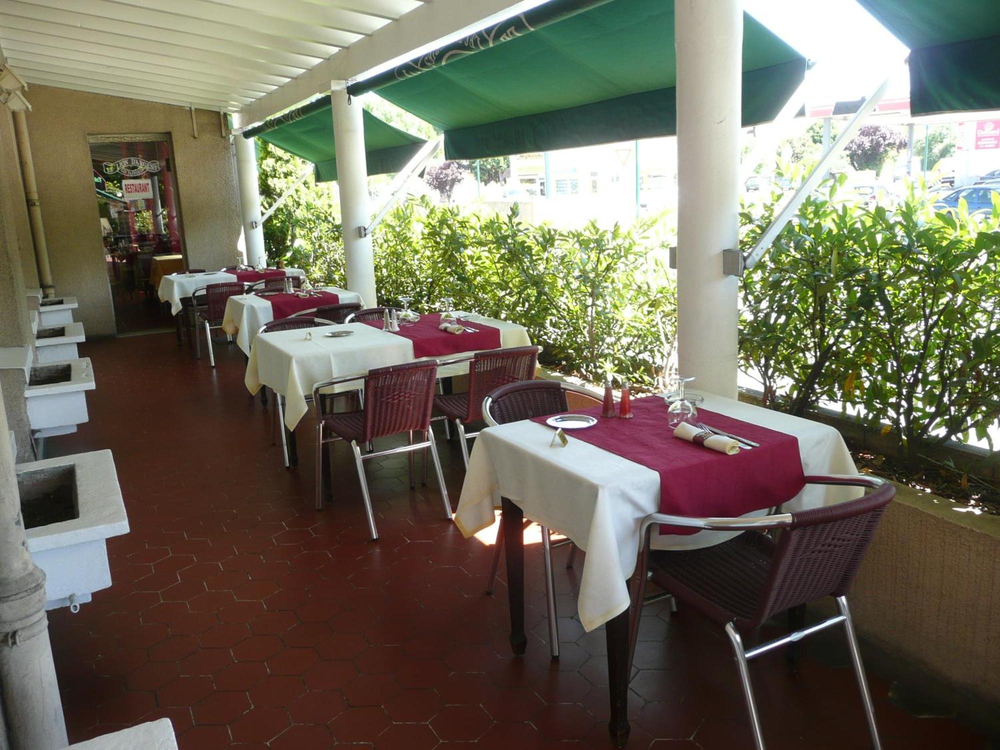 Logis Hotel Restaurant Du Lion D'Argent Et Des Tanneries La Châtre Eksteriør bilde
